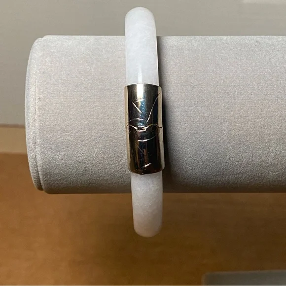 Vintage White Peking Glass Gold Tone Bracelet - Picture 9 of 10